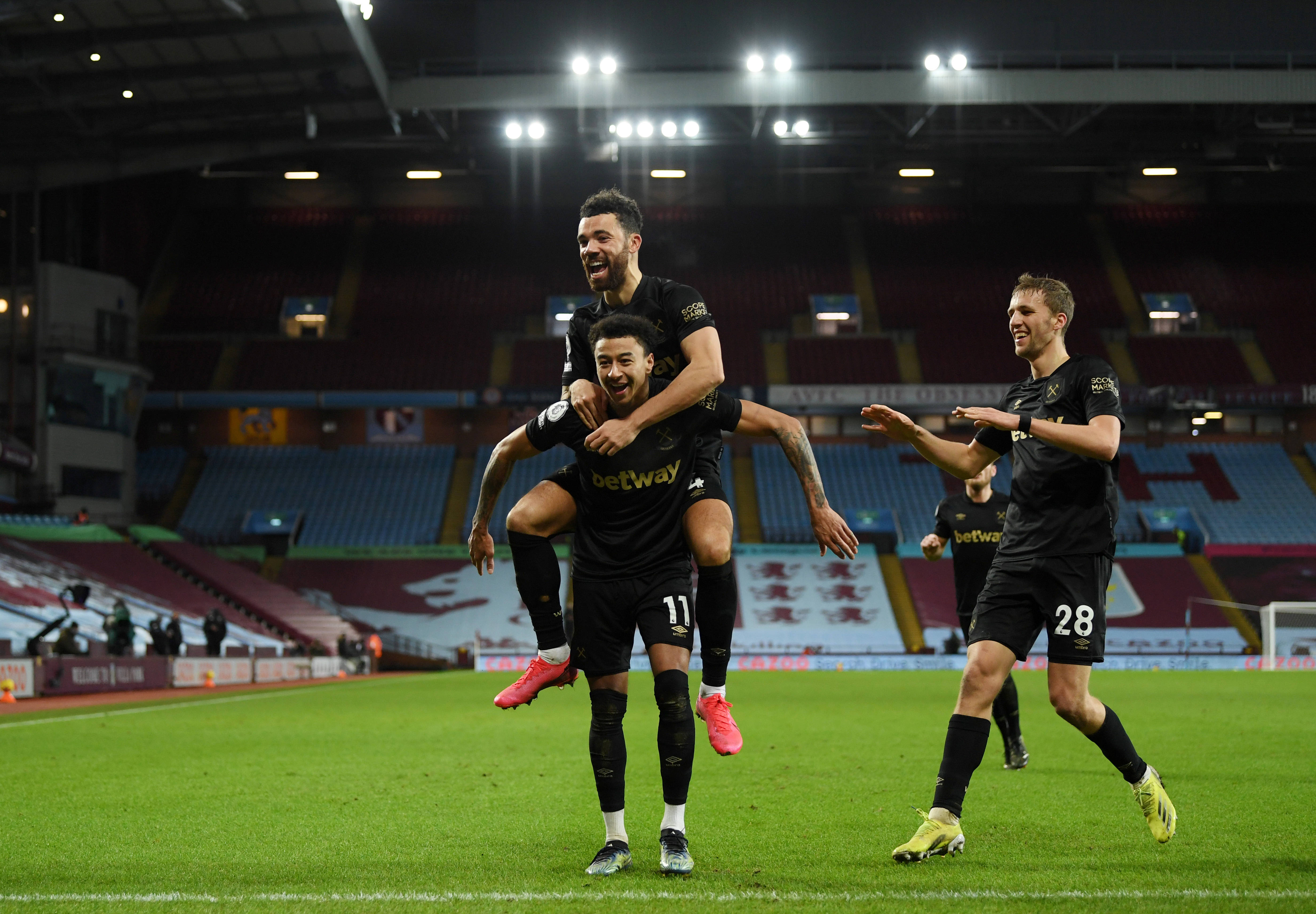 媒体人：华莱士竞技状态不佳离开新疆队，到队仅10天便离队