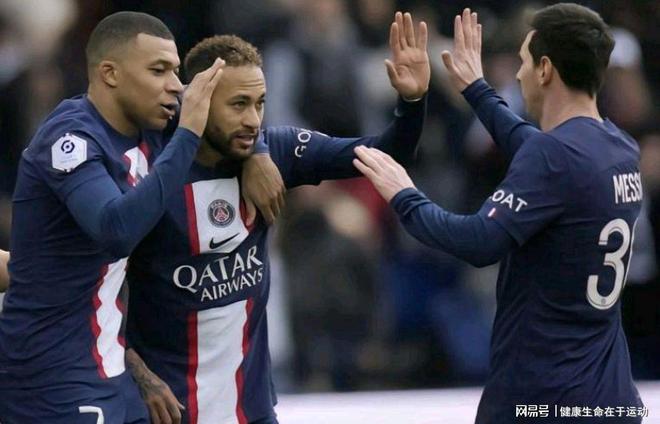 芬奇：主力球员上半场必须努力防守，他们打得太随意了