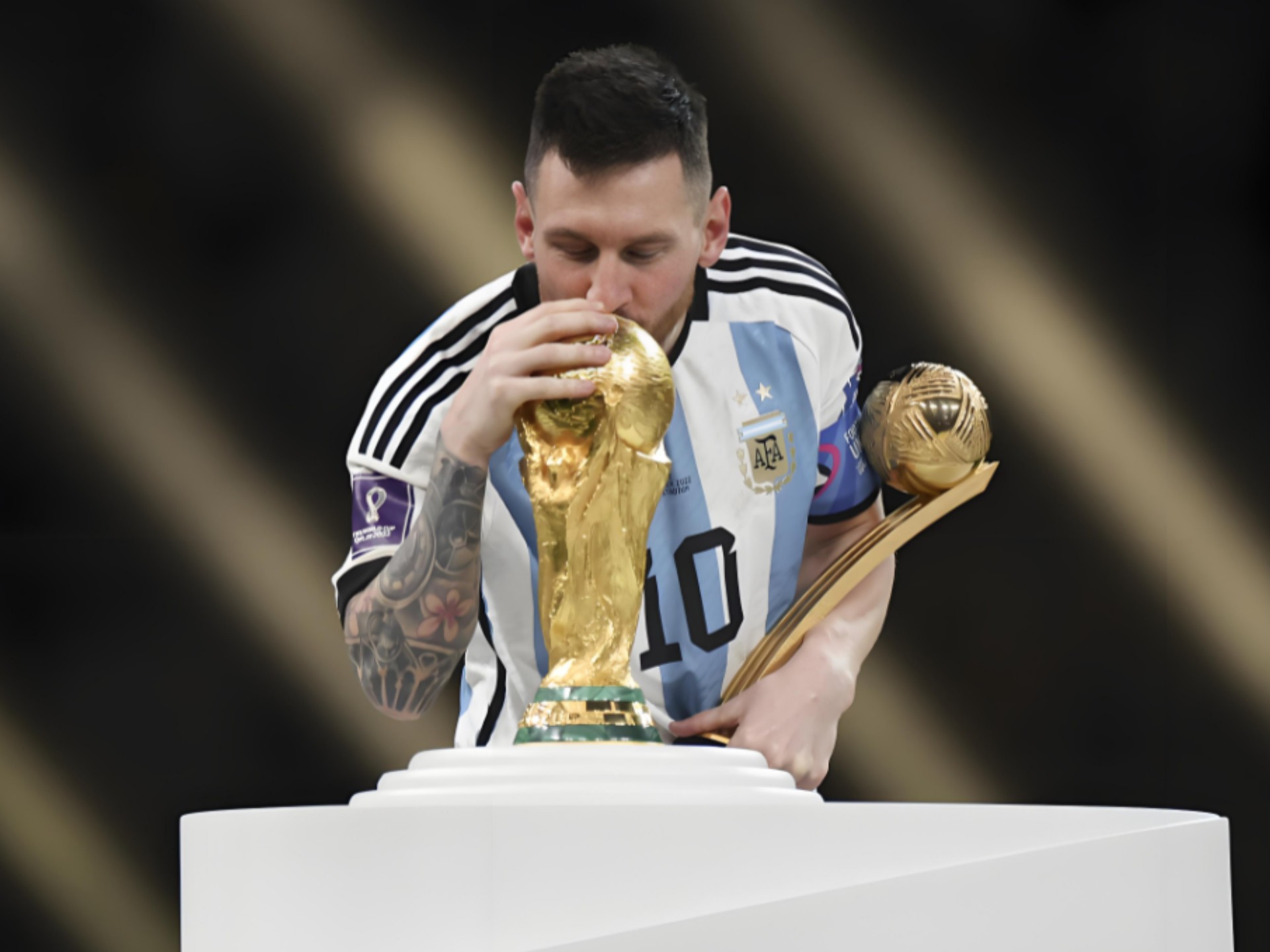 0-3不敌拜仁，勒沃库森连续37场德甲客场不败纪录遭终结（0-3负拜仁，勒沃库森德甲客场37场不败告终）