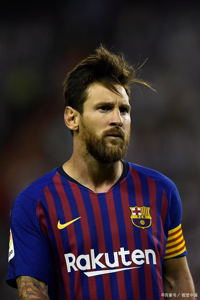 热搜第一！#泰勒斯威夫特官宣订婚 ，男方是知名橄榄球球星