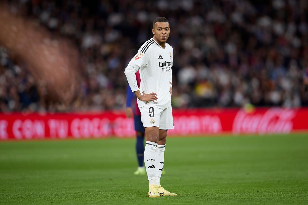 真正意义上的倒钩之王。很多其他球员所谓的倒钩其实...