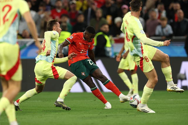 亚冠生死战！布里兰魔鬼主场锁出线，江原FC客场死磕求生机（亚冠决战夜：布里兰主场冲击出线，江原FC客场背水一战）