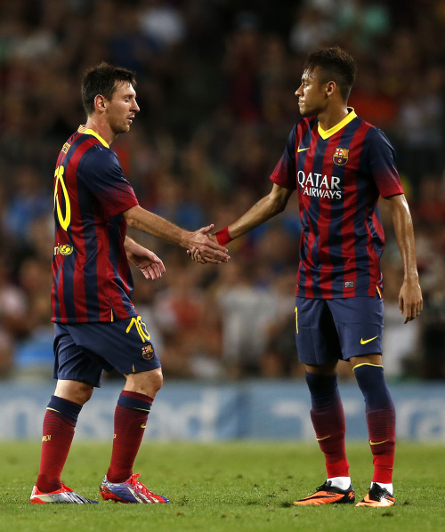 留住中场核心！曝利物浦接近与赫拉芬贝赫续下长约（利物浦接近与赫拉芬贝赫续签长约，中场引擎留队在望）