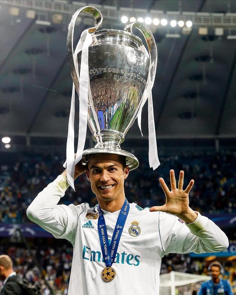 曼联、利物浦近五轮各1胜，英超积分榜曼联积22分，领先利物浦。（英超近五轮曼联与利物浦各仅一胜，曼联22分暂压利物浦）