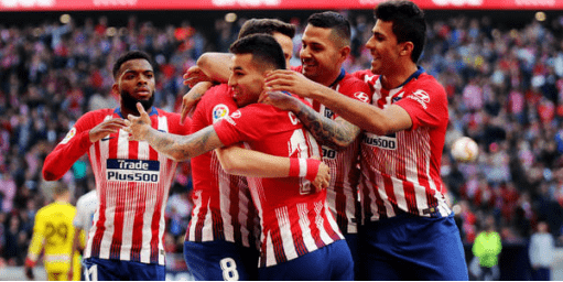 球星突破防守送出关键助攻