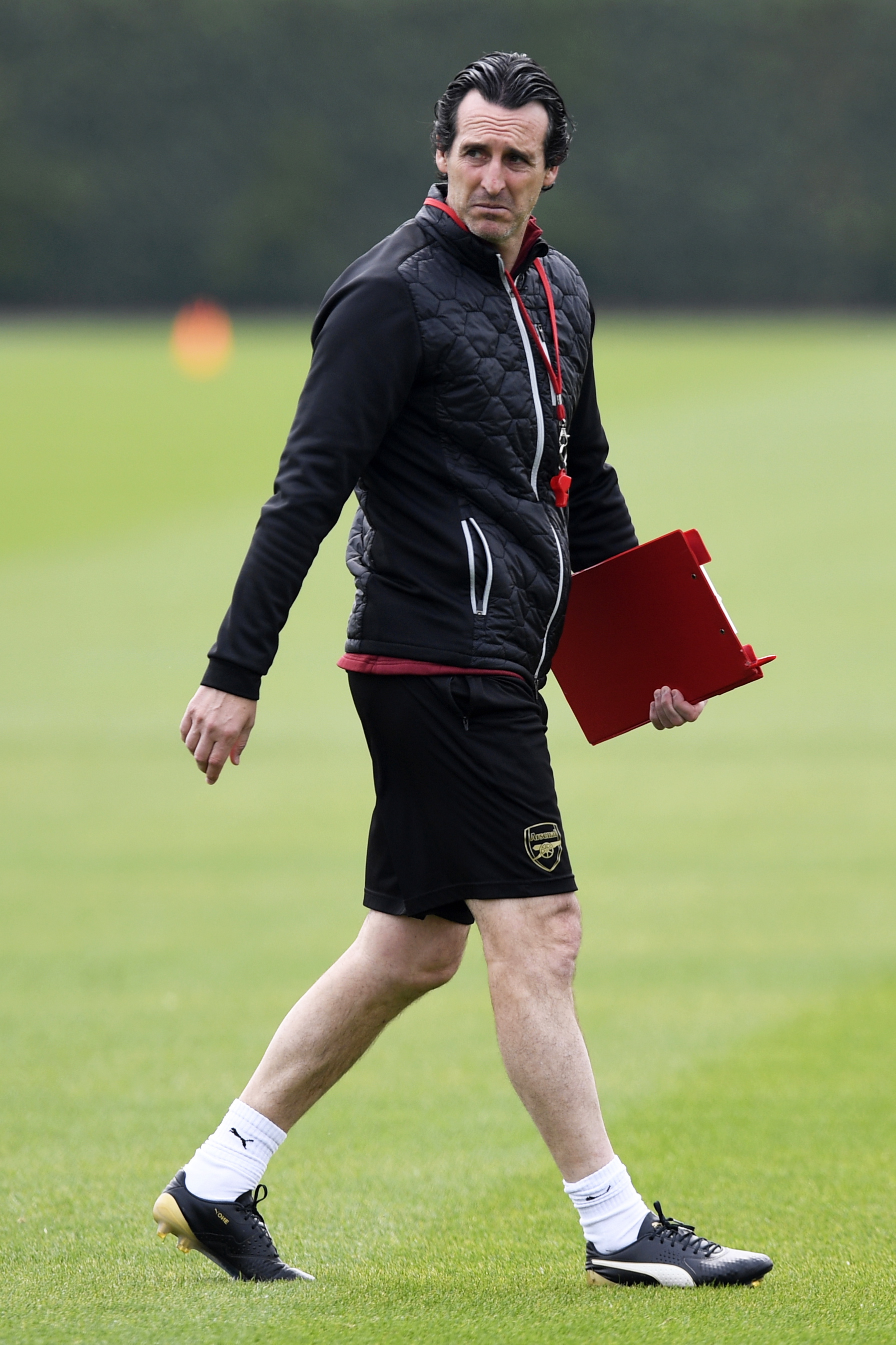 凌晨4点欧冠超级对决！阿隆索命运之战：输球或下课 8人缺席（凌晨4点欧冠巅峰之战！阿隆索生死考验：一败恐下课，8人缺阵）